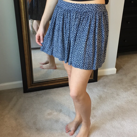 Floral Pattern Soft Pleat Flowing Skirt - Picture 3 of 5